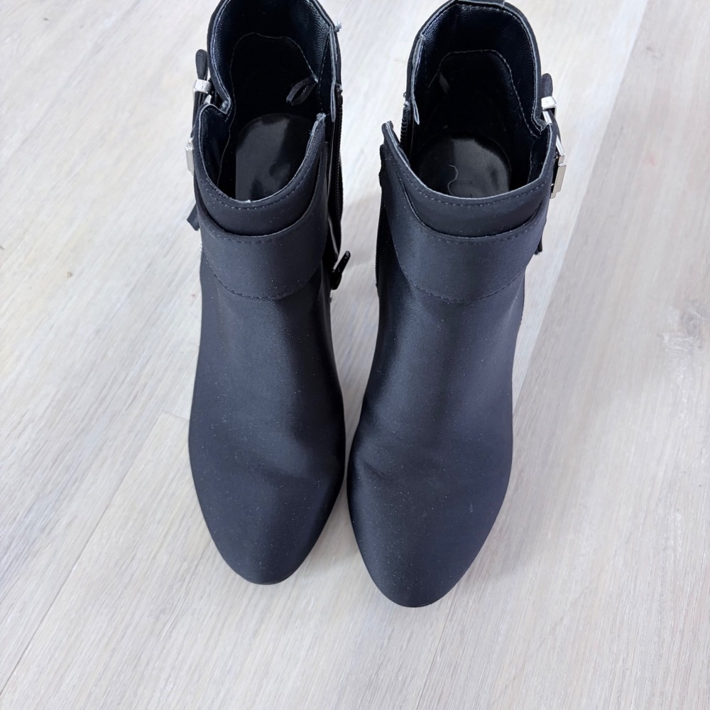 Unisa Unrisha-R Blk Textile Block Heel Ankle Boots Buckle Detail Wide Width 6.5W - Picture 7 of 8